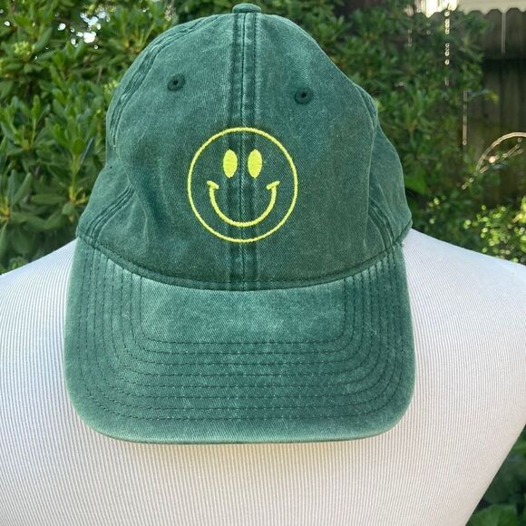NWT Weathered Hangout Hat Embroidered Smiley Face Adjustable - Picture 1 of 7
